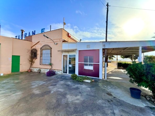 Restaurante en venta Cabo de Palos Murcia con terraza exterior cubierta y aparcamiento privado