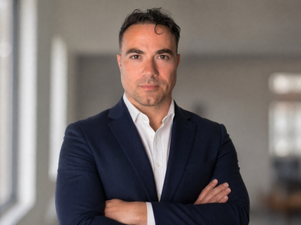 Sebastian, fundador y asesor inmobiliario de Red Nest Properties en Los Alcázares, Murcia