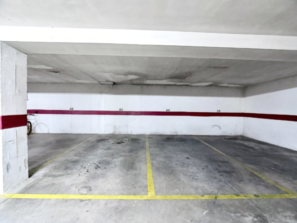 Plaza de garaje subterránea en venta en el Centro Comercial Nueva Marbella, Los Alcázares, con acceso mediante llave y mando de proximidad